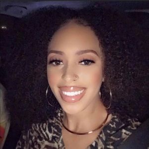 Meet your Posher, Joia